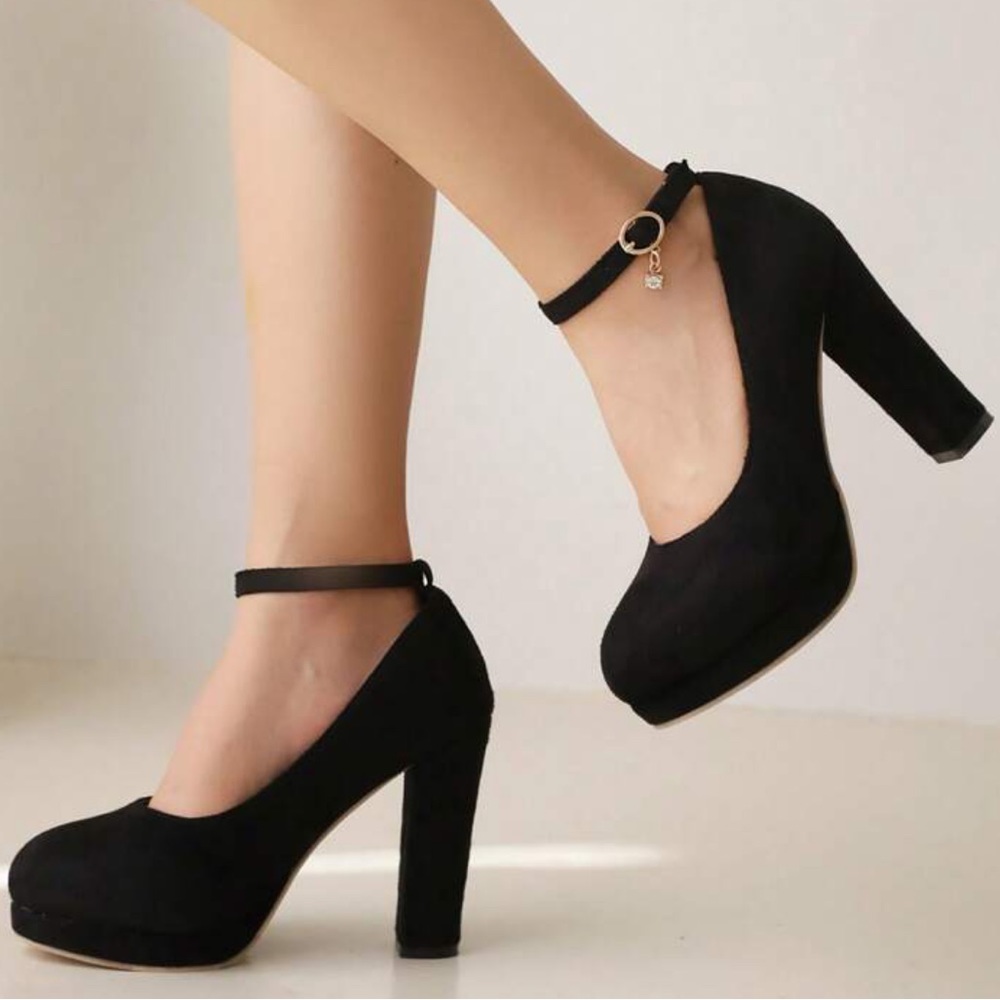 Velvet Pumps size 8 BRAND NEW‼️